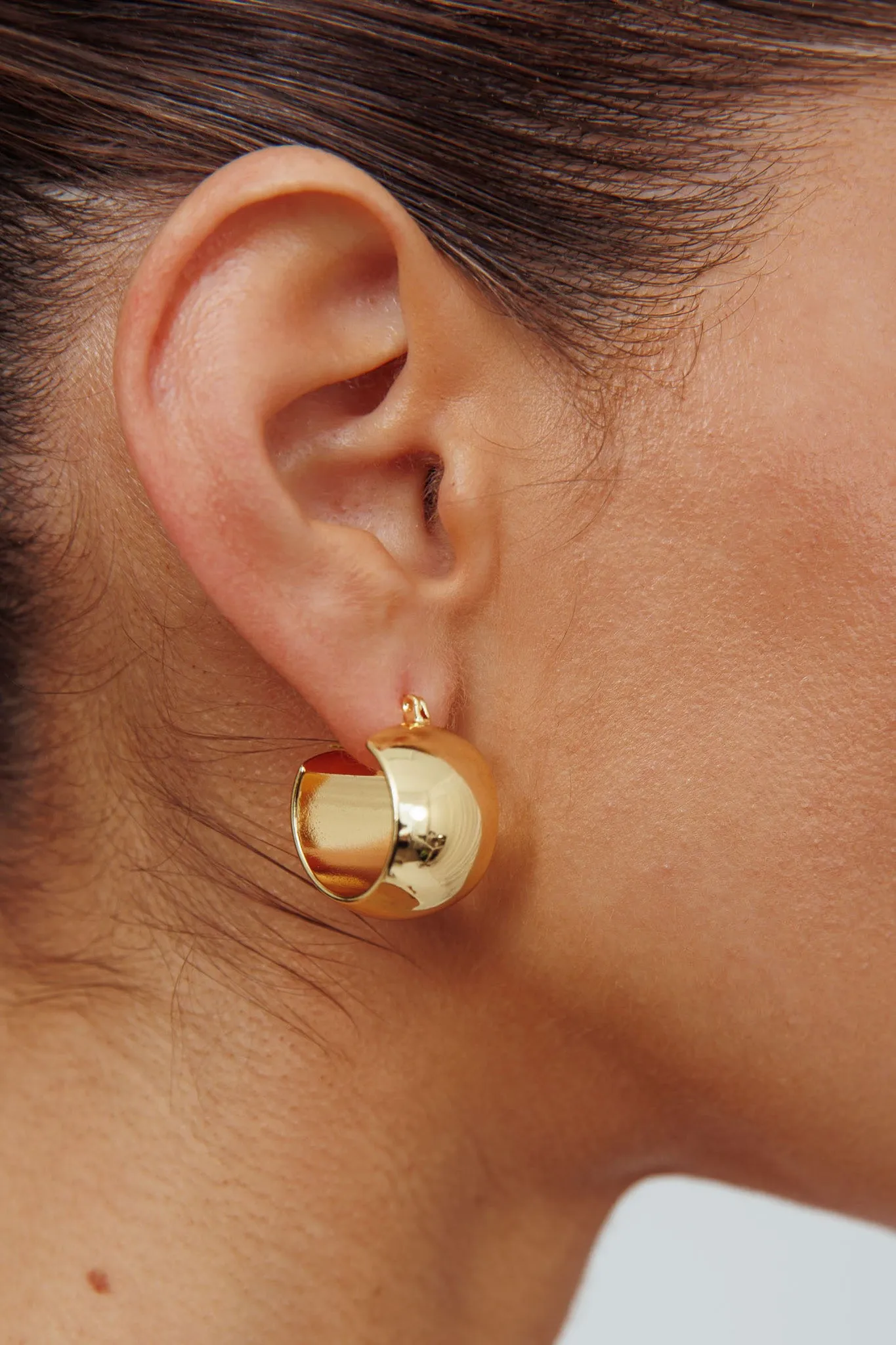 Ami Chunky Wide Hoop Earrings Gold