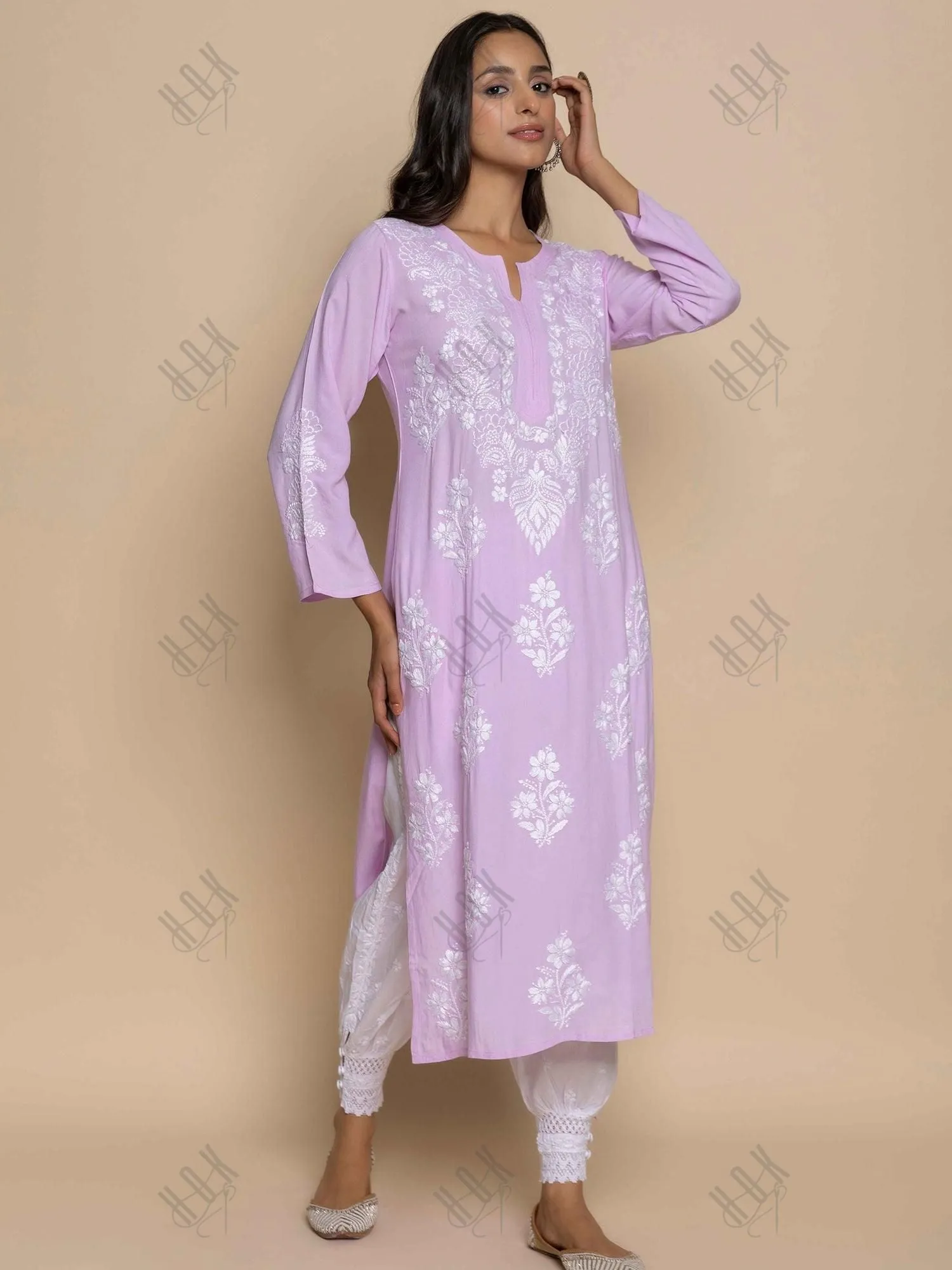 Fizaa Hand Embroidered Chikankari Kurta in Lavender