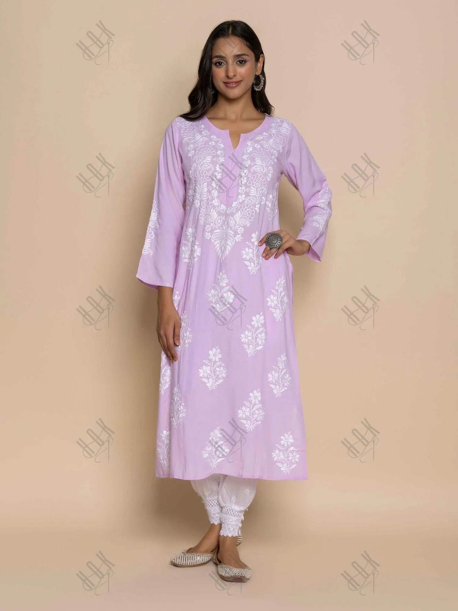 Fizaa Hand Embroidered Chikankari Kurta in Lavender