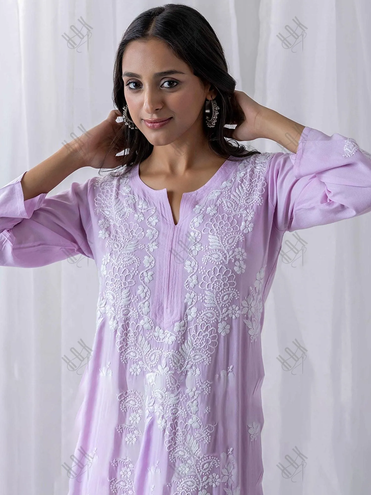 Fizaa Hand Embroidered Chikankari Kurta in Lavender