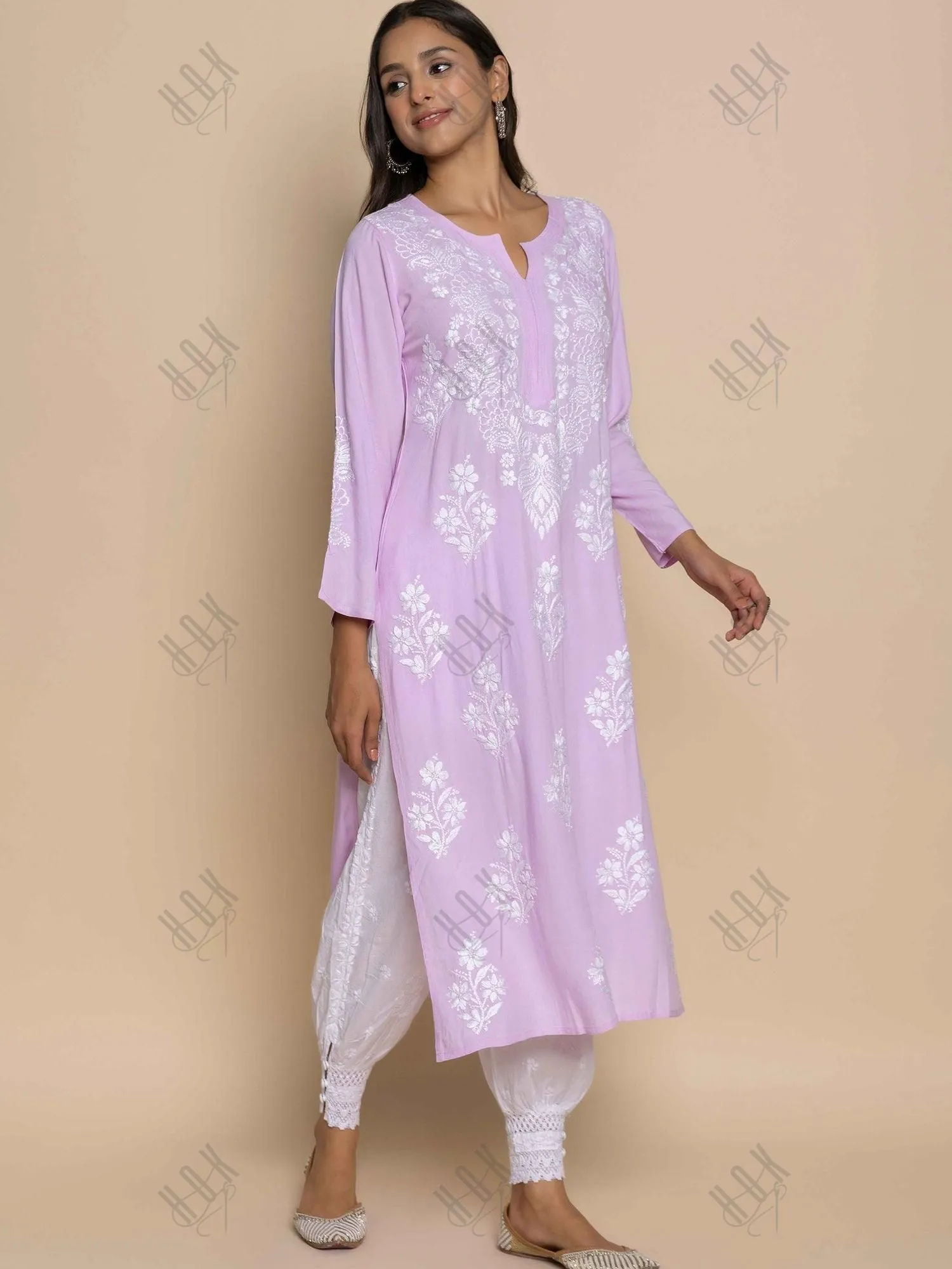 Fizaa Hand Embroidered Chikankari Kurta in Lavender