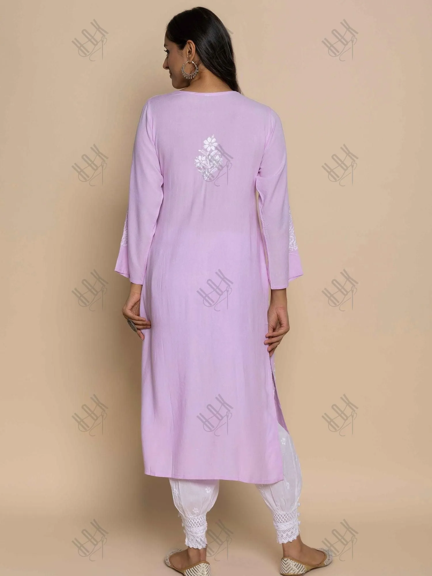 Fizaa Hand Embroidered Chikankari Kurta in Lavender