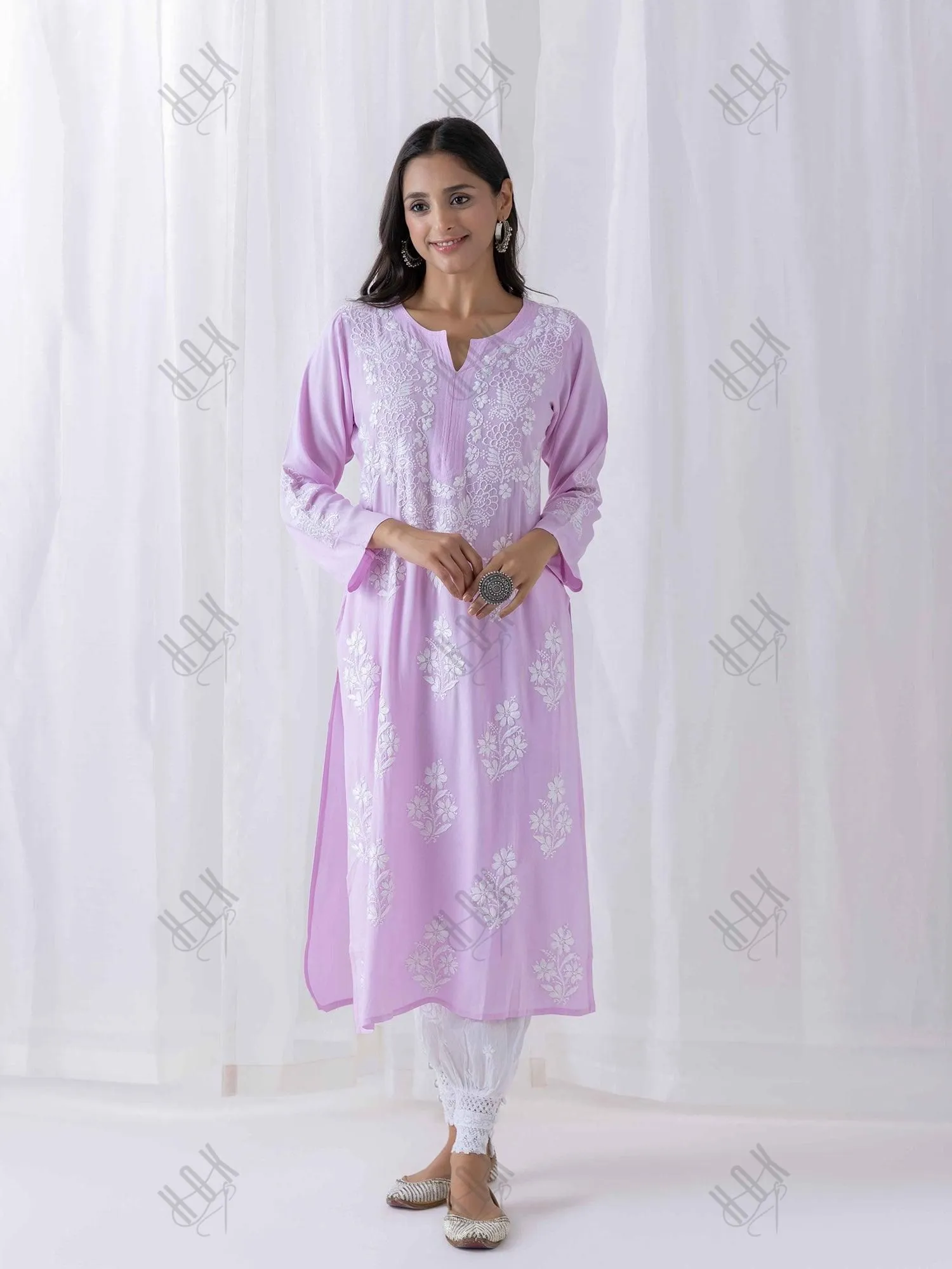 Fizaa Hand Embroidered Chikankari Kurta in Lavender