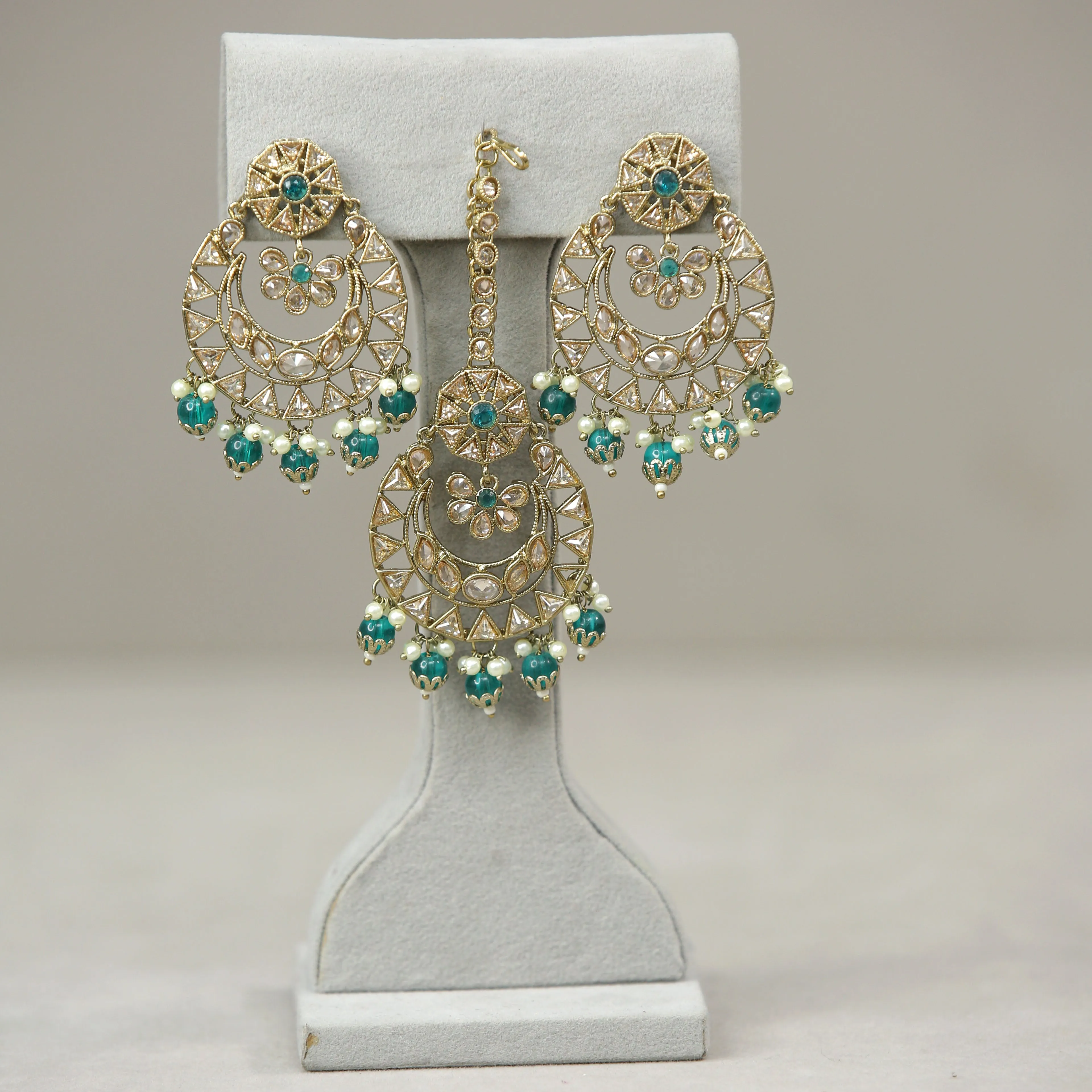 Priya Polki Earrings With Tikka