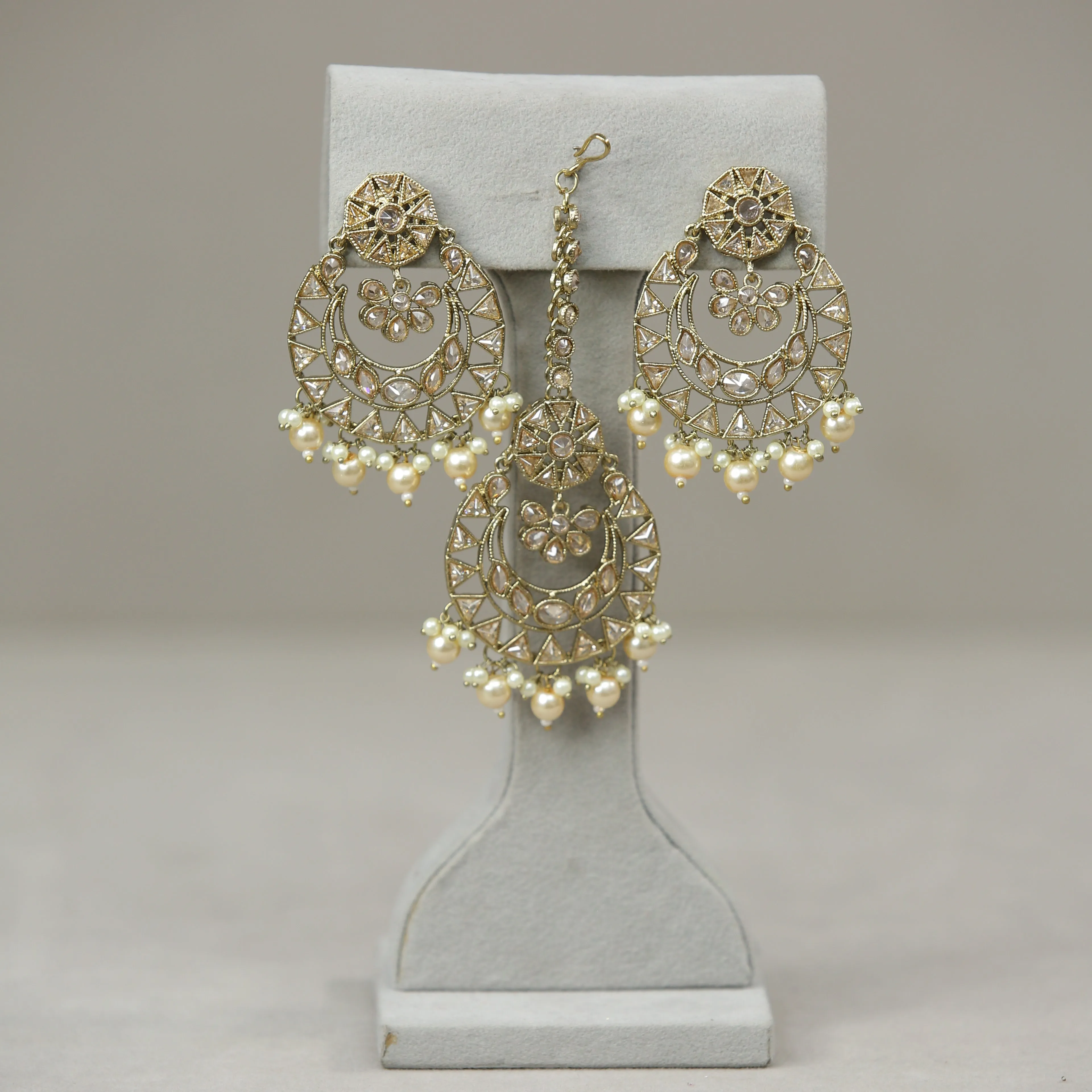 Priya Polki Earrings With Tikka