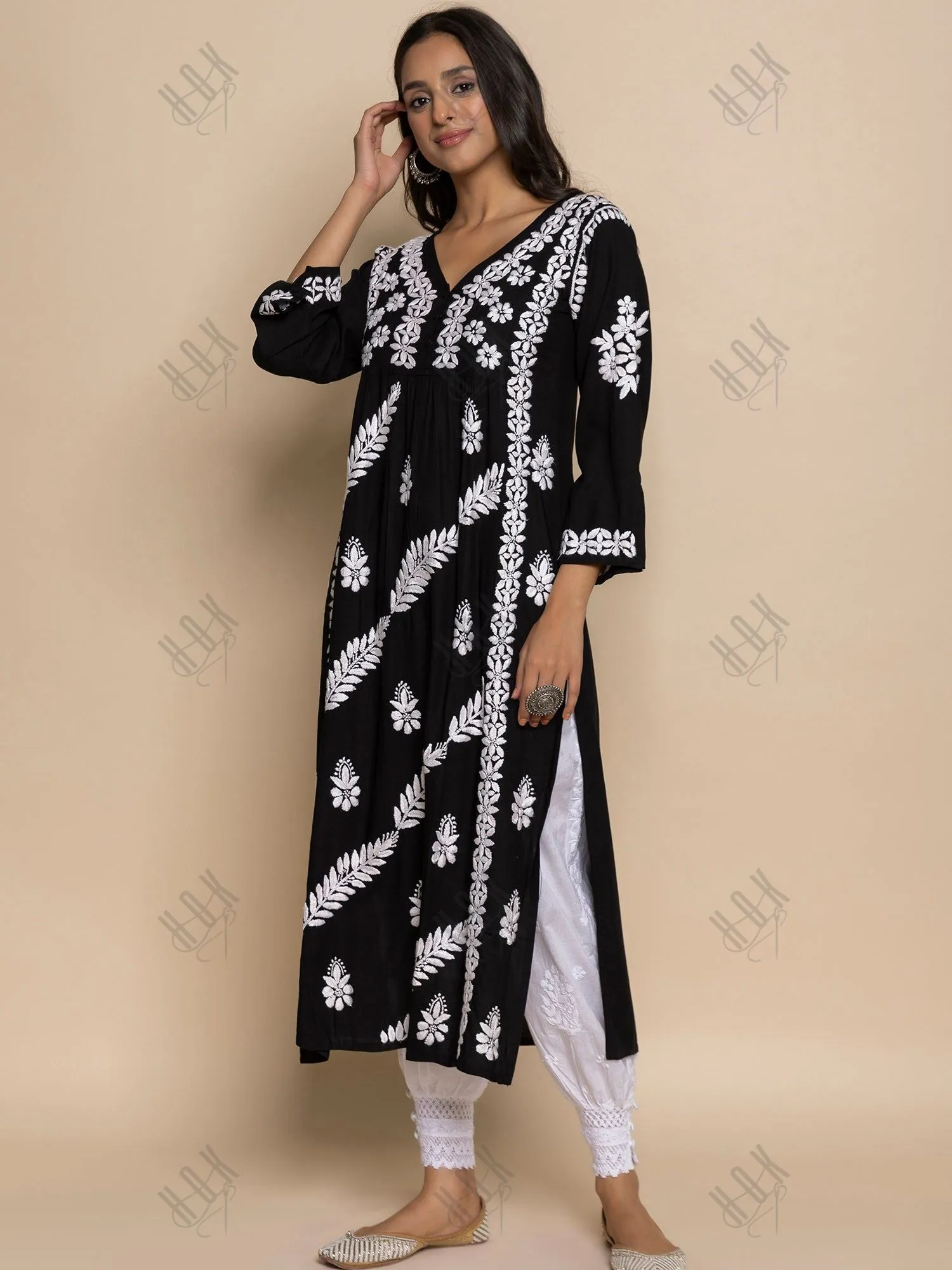 Rijuta in Chikankari Kurta in Rayon Cotton V Neck Black