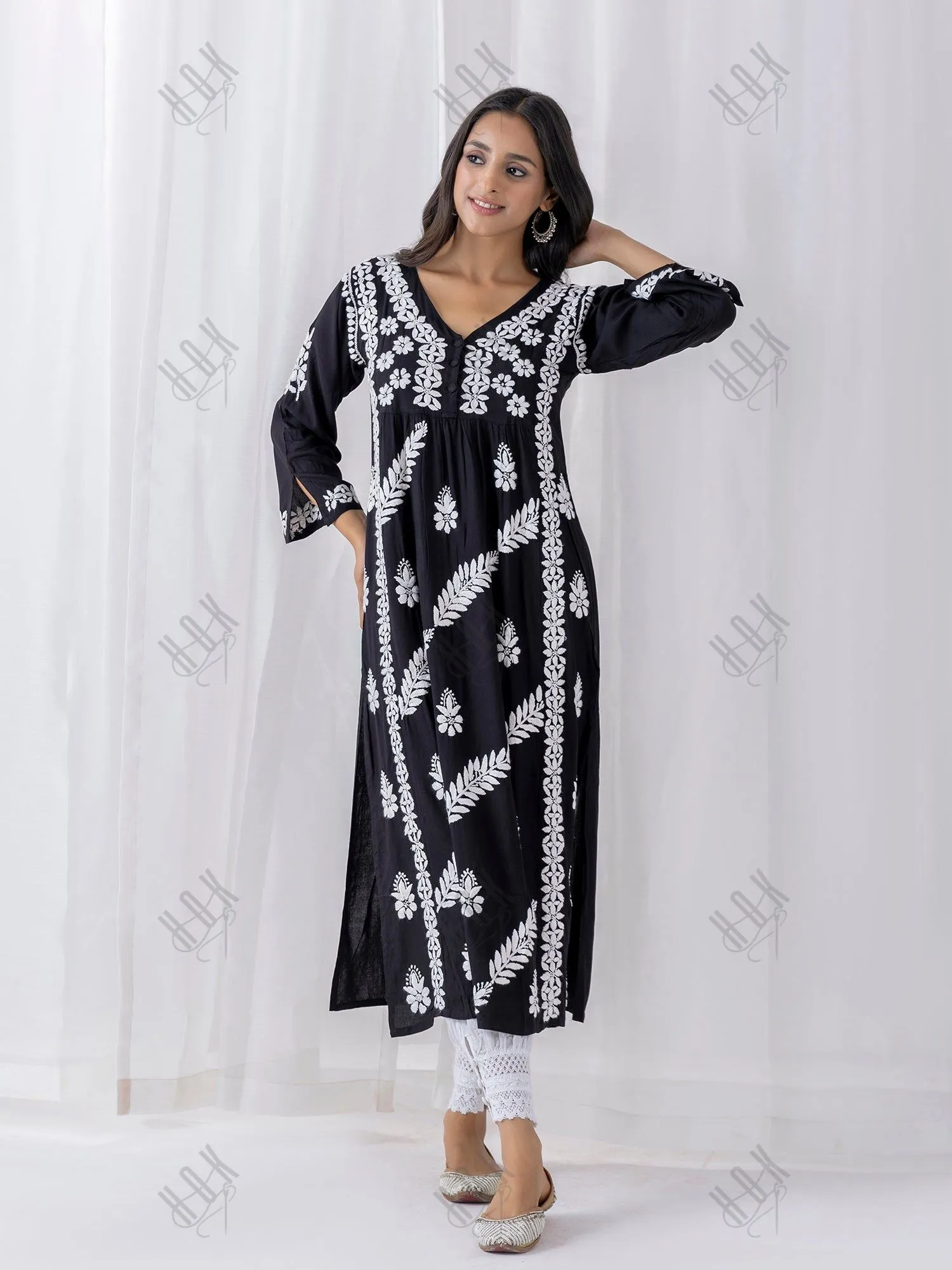 Rijuta in Chikankari Kurta in Rayon Cotton V Neck Black