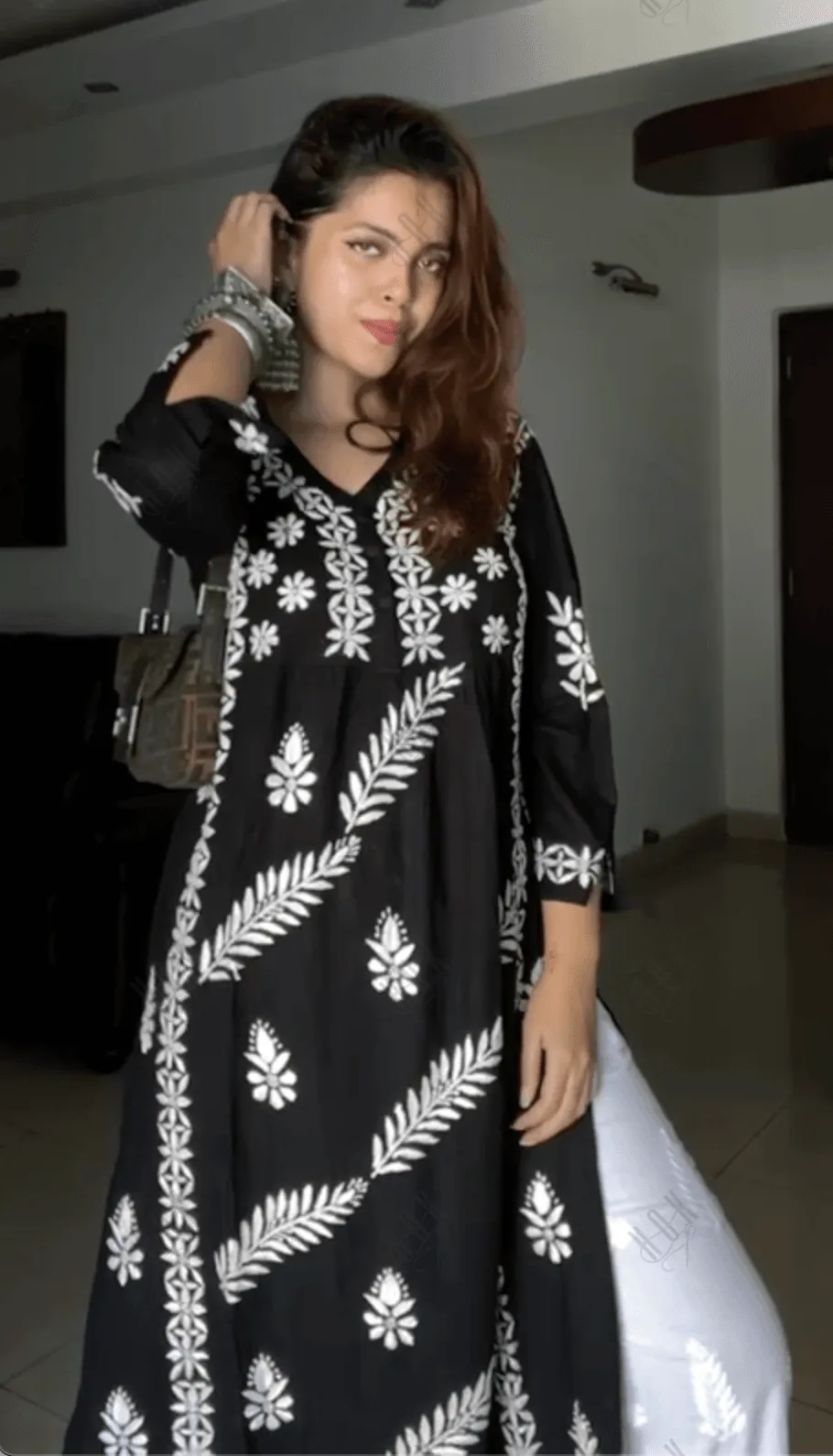 Rijuta in Chikankari Kurta in Rayon Cotton V Neck Black