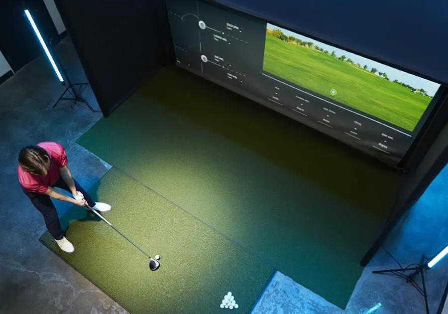 Uneekor EYE MINI LITE PerfectBay Golf Simulator Package